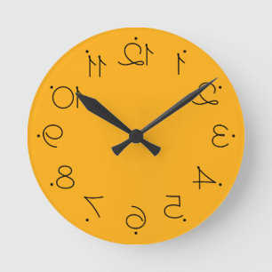 Quirky Yellow met grote omgekeerde getallen Ronde Klok
