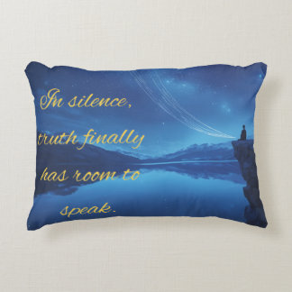 Quote on Silence Pillow Accent Kussen