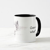 Raad eens? Kip Butt. Zwarte en witte Mok (Voorkant rechts)