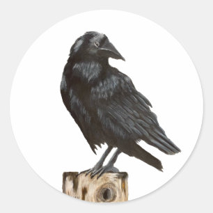 Raaf op een boomstronk ronde sticker