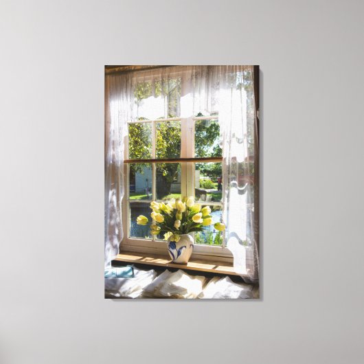 Raam met loopgordijn en tulpen canvas afdruk (Voorkant)
