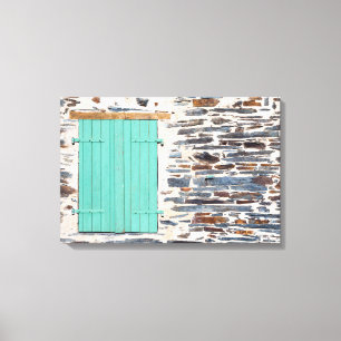 Raamluiken aan een Ruw Stenen Muur Canvas Afdruk