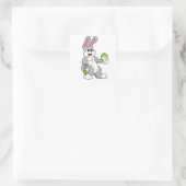 Rabbit at Painting with Egg Vierkante Sticker (Tas)