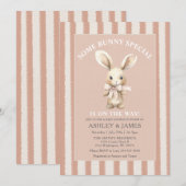 Rabbit Some Bunny is onderweg naar het Baby shower Kaart (Voorkant / Achterkant)