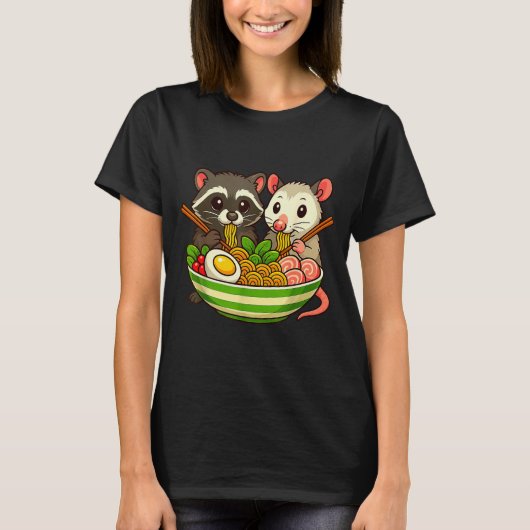 Raccoon And Ossum Eating Ramen Noodles T-shirt (Voorkant)