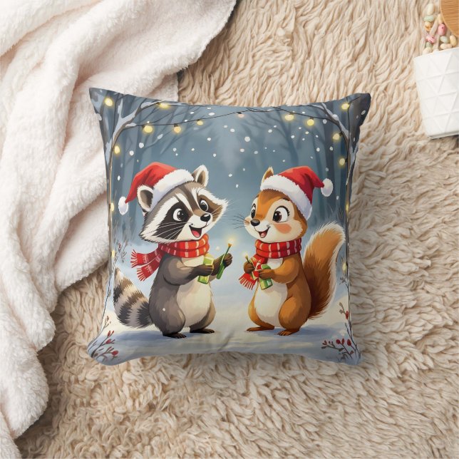 Raccoon and Squirrel Hanging Christmas Lights  Kussen (Deken)