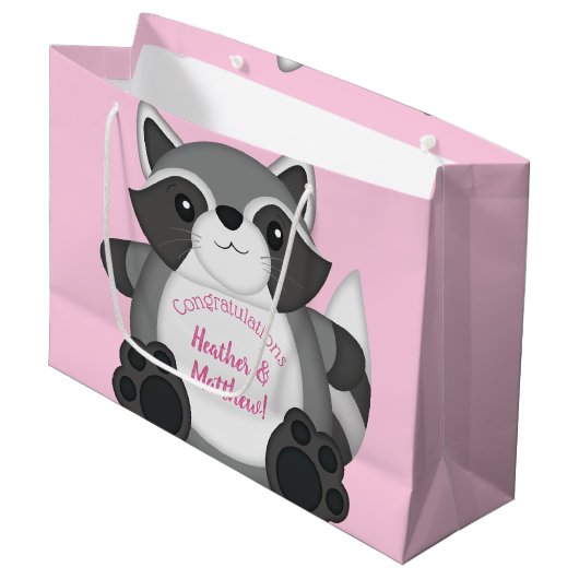 Raccoon Baby shower Roze Groot Cadeauzakje (Voorkant Gekanteld)