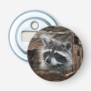 Raccoon bij de oude schuur button flesopener