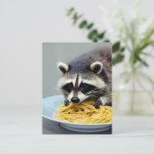 Raccoon Eating Spaghetti Briefkaart (Staand voorkant)