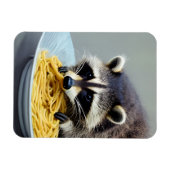 Raccoon Eating Spaghetti Magneet (Horizontaal)