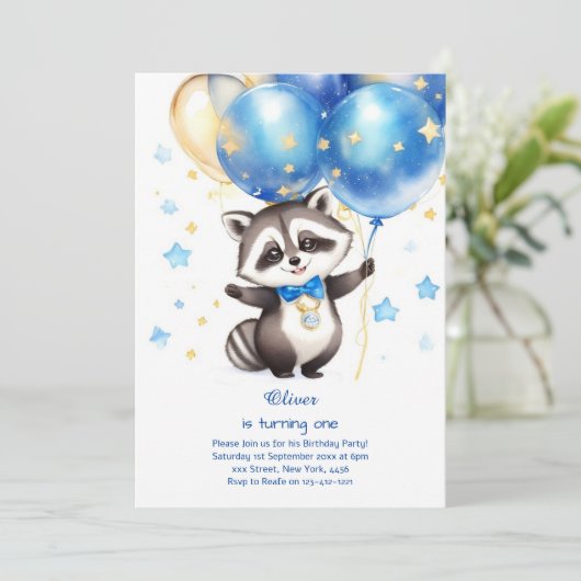 Raccoon eerste verjaardag uitnodiging (Staand voorkant)