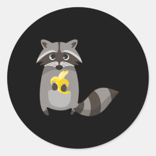 Raccoon eten banaan fruit kijken schattig ronde sticker