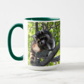 Raccoon in een boom mok (Links)