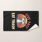 Raccoon Lover Live Fast Eat Trash Handdoek (Handdoek)