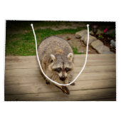 Raccoon met chip groot cadeauzakje (Achterkant)