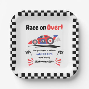 Race op volle snelheid in oude rode blauwe raceaut papieren bordje