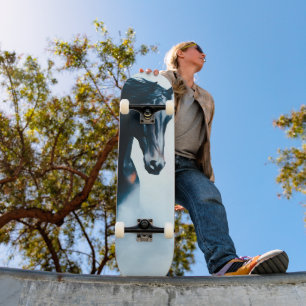 Racende Zwarte Paard Portret Minimalistisch Skateboard