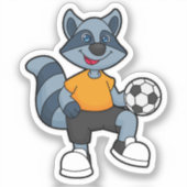 Racoon als voetbalspeler met Voetbal Sticker (Voorkant)