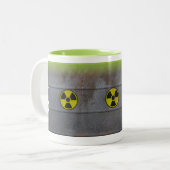 Radioactive Mug Tweekleurige Koffiemok (Voorkant links)