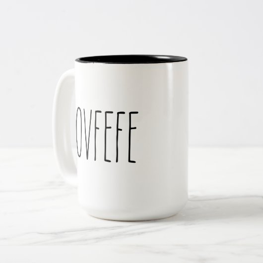 RAE DUNN Inspiré Covfefe Mug (Devant gauche)