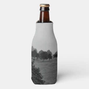 Rafraichisseur De Bouteilles De beaux arbres et la nature dans le brouillard