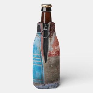 Rafraichisseur De Bouteilles Mur coloré avec porte bleue