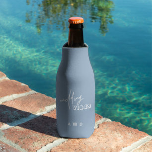 Rafraichisseur De Bouteilles Vibes Mariage bleu Dusty Typographie blanche