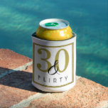 Rafraîchisseur Pour Canette 30 & Flirty Gold 30th Birthday Party<br><div class="desc">Cette fête d'anniversaire moderne 30 & Flirty or peut refroidir dispose d'un design moderne en or et noir avec un style chic et élégant. Customisez cette fête du 30e anniversaire avec d'autres produits de cette collection pour convenir à vos invités pour votre fête spéciale du 30e anniversaire.</div>