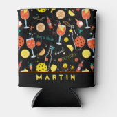 Rafraîchisseur Pour Canette Avec le texte personnalisé Boissons Dinks & 🍾 🥂  (Devant)