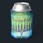 Rafraîchisseur Pour Canette Blue Green Hanoukka Menorah Peace Love Light Citat<br><div class="desc">"Paix amour et lumière." Ajoutez un éclat supplémentaire à la saison des fêtes avec cette Hanoukka colorée et personnalisée peut refroidir! Une illustration ludique et artistique de bougies bleues à la menorah avec des motifs de fausse feuille colorés et une typographie moderne superpose un dégradé turquoise à un arrière -...</div>