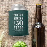 Rafraîchisseur Pour Canette Cheers et bières personnalisés Jalon Anniversaire<br><div class="desc">Commémorez un anniversaire spécial avec ces magnifiques faveurs personnalisées de fête peuvent refroidir. Le design moderne de chasseur vert et blanc présente "des encouragements et des bières à XX ans" en caractères blancs gras. Ajoutez l'occasion et la date ci-dessous pour une tenue unique de fête d'anniversaire. Exemple illustré pour une...</div>