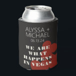 Rafraîchisseur Pour Canette Las Vegas Nous Sommes Ce Qui Se Passe Mariage Fave<br><div class="desc">Une destination moderne et amusante cadeau de bienvenue de mariage peut refroidir pour remercier vos invités d'être venu à votre événement à Las Vegas! Cette chambre de mariage peut refroidir les caractéristiques rouge en gras de carte à jouer carte graphiques, "Nous sommes ce qui se passe à Vegas", et entièrement...</div>