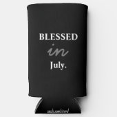 Rafraîchisseur Pour Canette Slim Drôle "Béni En Juillet". Noir & Blanc (Recto)