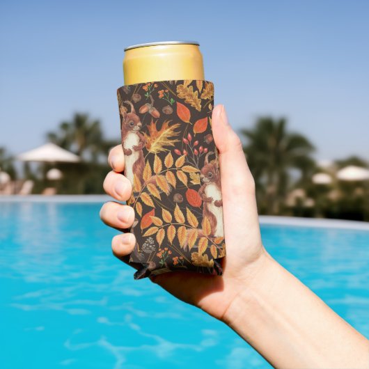 Rafraîchisseur Pour Canette Slim Écureuils automnaux et flore sur brun foncé (Piscine in situ)