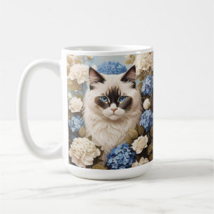 Ragdoll kat met blauwe hortensia bloemen koffiemok