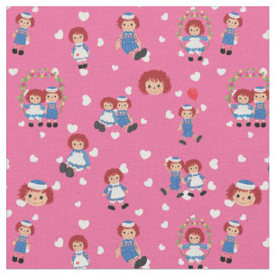 Raggedy Ann en Andy op vallende harten op roze Stof