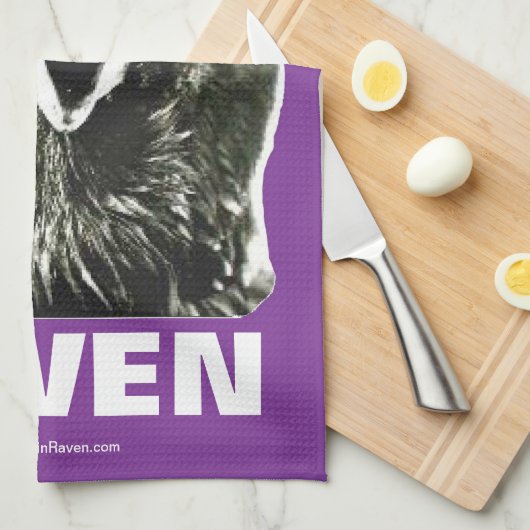 Ragin' Raven Rally Towel (Paarse letters met witte Theedoek (Quarter Fold)