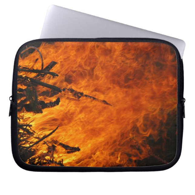 Raging Fire Laptop Sleeve (Voorkant)