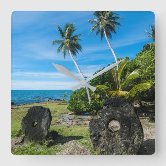 Rai Stones op Yap Island Vierkante Klok (Voorkant)