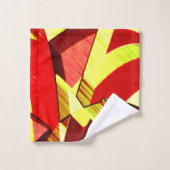 Raies jaunes sur l'image rouge, floutée (Gant de toilette)