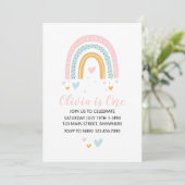 Rainbogen en harten Eerste verjaardag Uitnodigen p Kaart (Staand voorkant)