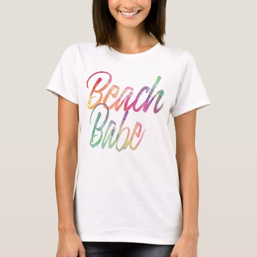 RAINBOW BEACH BABE SUMMER SCRIPT T-SHIRT (Voorkant)