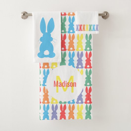 Rainbow Bunny Pattern Kinder Monogram Bad Handdoek (Insitu)