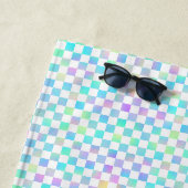 Rainbow Checkerboard: vun en kleurrijk patroon Strandlaken (In situ)