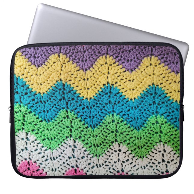 Rainbow Crochet Design Laptop Sleeve (Voorkant)