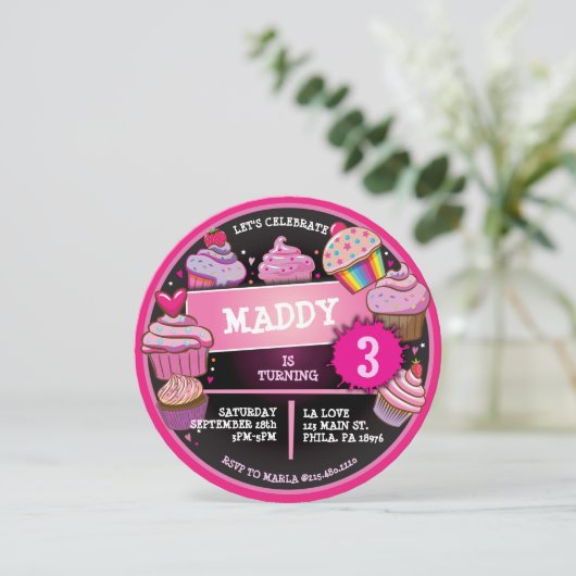 RAINBOW CUPCAKES Invitation de fête d'anniversaire (Debout devant)