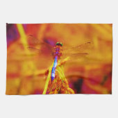 Rainbow Dragonfly op amber en fuschia Theedoek (Horizontaal)