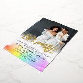 Rainbow Gold Brush Script Let's Party Photo Folie Uitnodiging (Gedraaid)