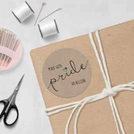Rainbow Heart Script Typografie gemaakt met trots Ronde Sticker