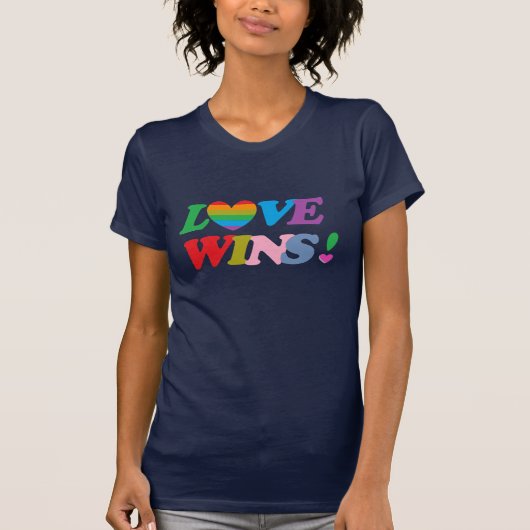 Rainbow Love Wins Heart LGBT T-shirt (Voorkant)